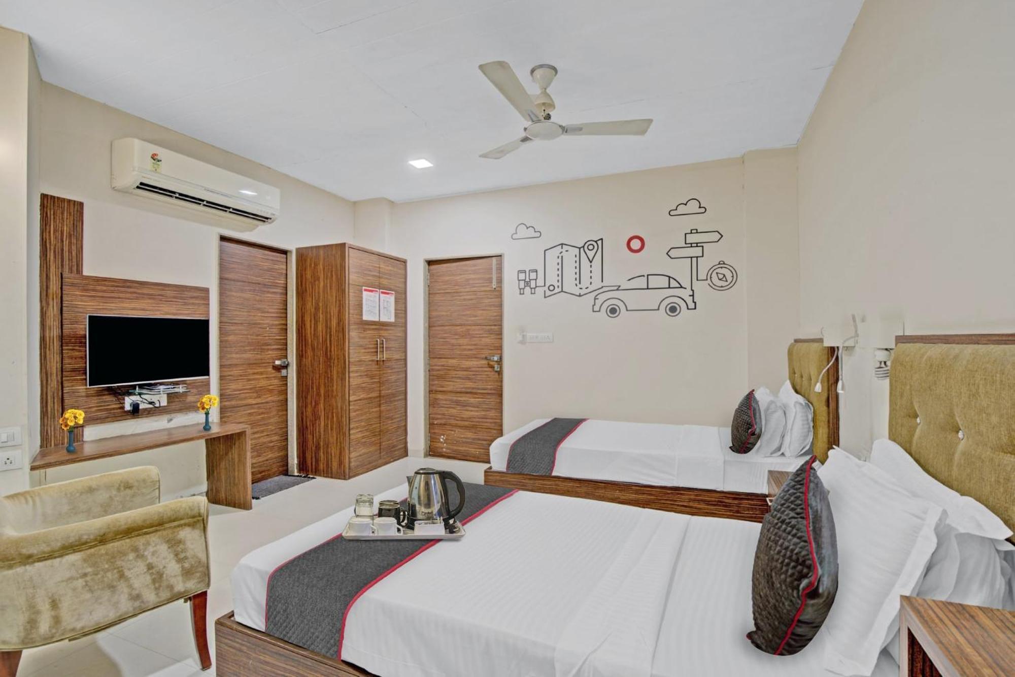 Hotel O The Kia Residency Hotel And Banquet Ahmedabad Bagian luar foto