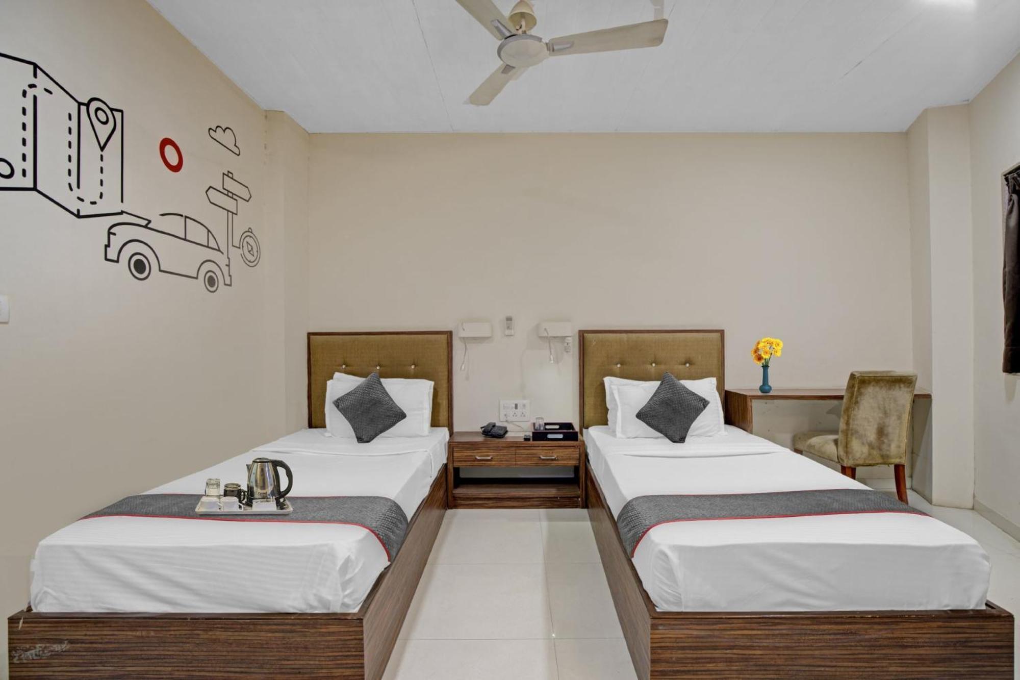 Hotel O The Kia Residency Hotel And Banquet Ahmedabad Bagian luar foto