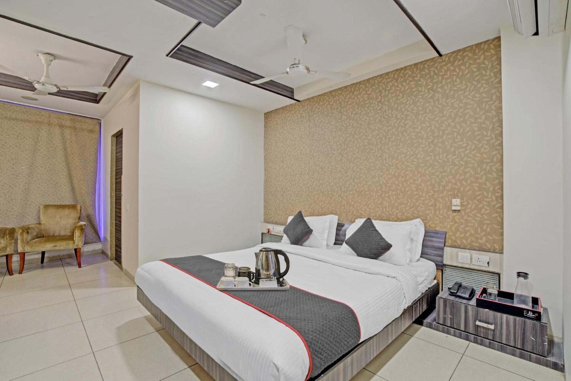 Hotel O The Kia Residency Hotel And Banquet Ahmedabad Bagian luar foto
