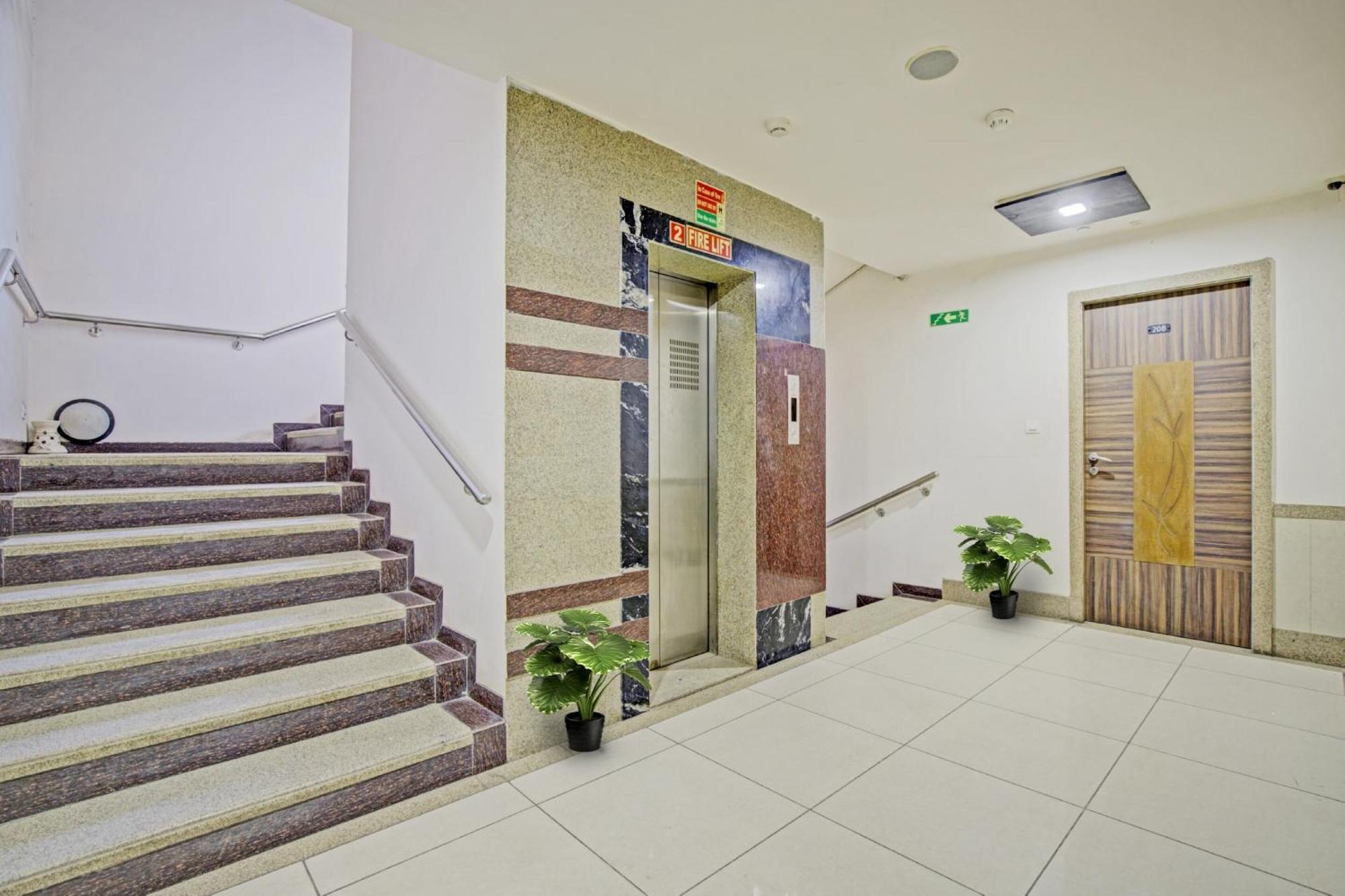 Hotel O The Kia Residency Hotel And Banquet Ahmedabad Bagian luar foto