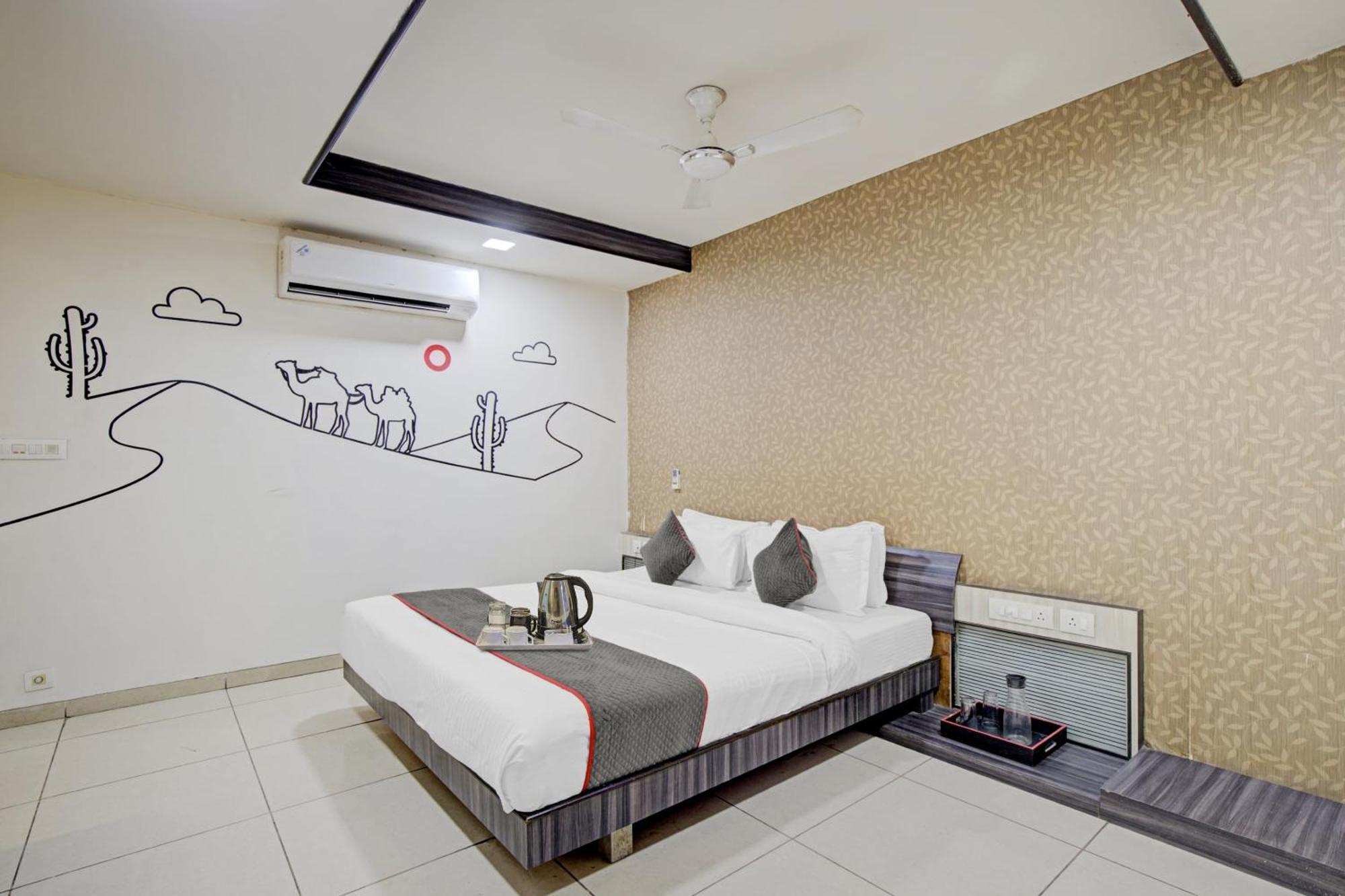 Hotel O The Kia Residency Hotel And Banquet Ahmedabad Bagian luar foto