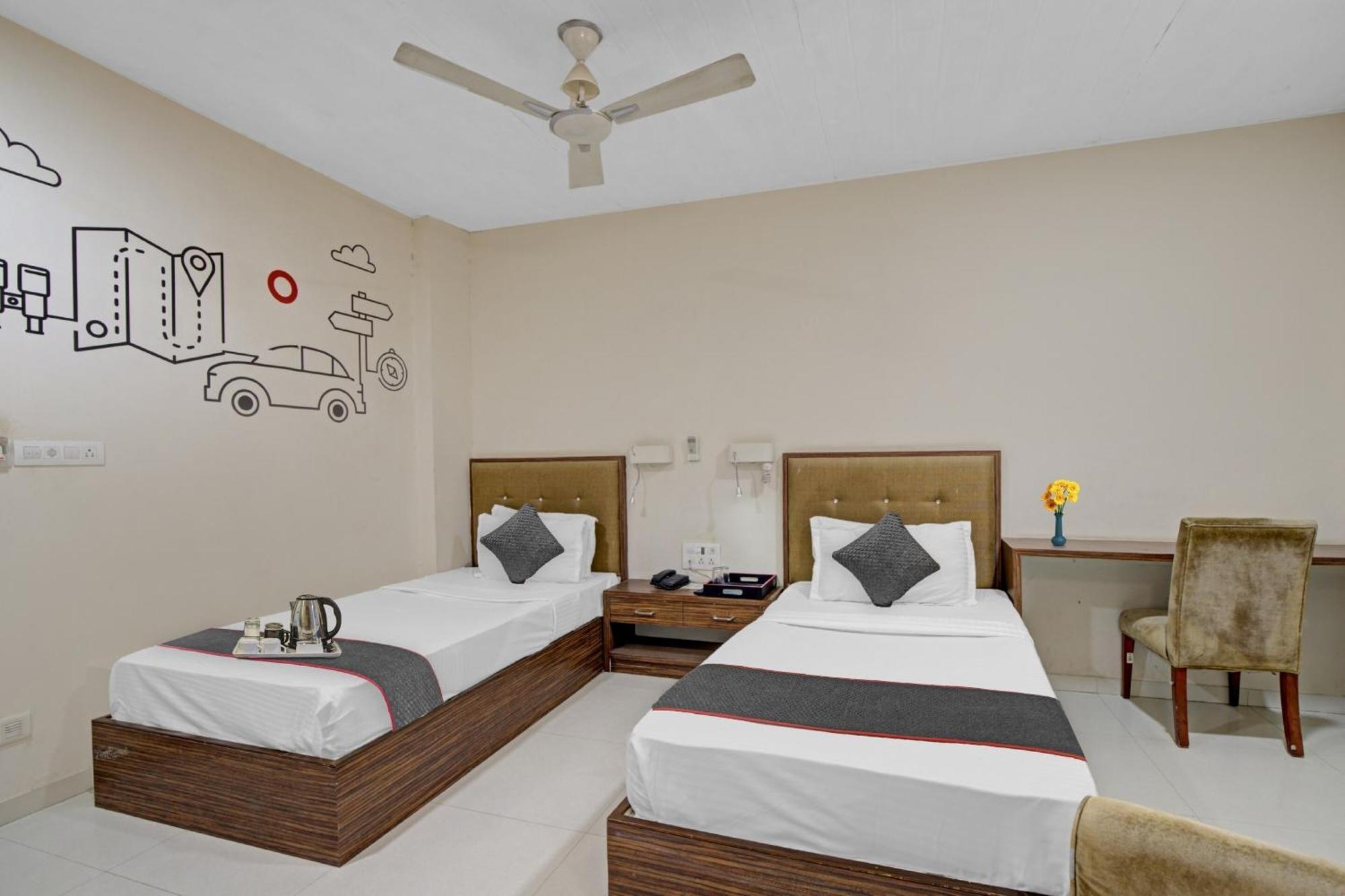 Hotel O The Kia Residency Hotel And Banquet Ahmedabad Bagian luar foto