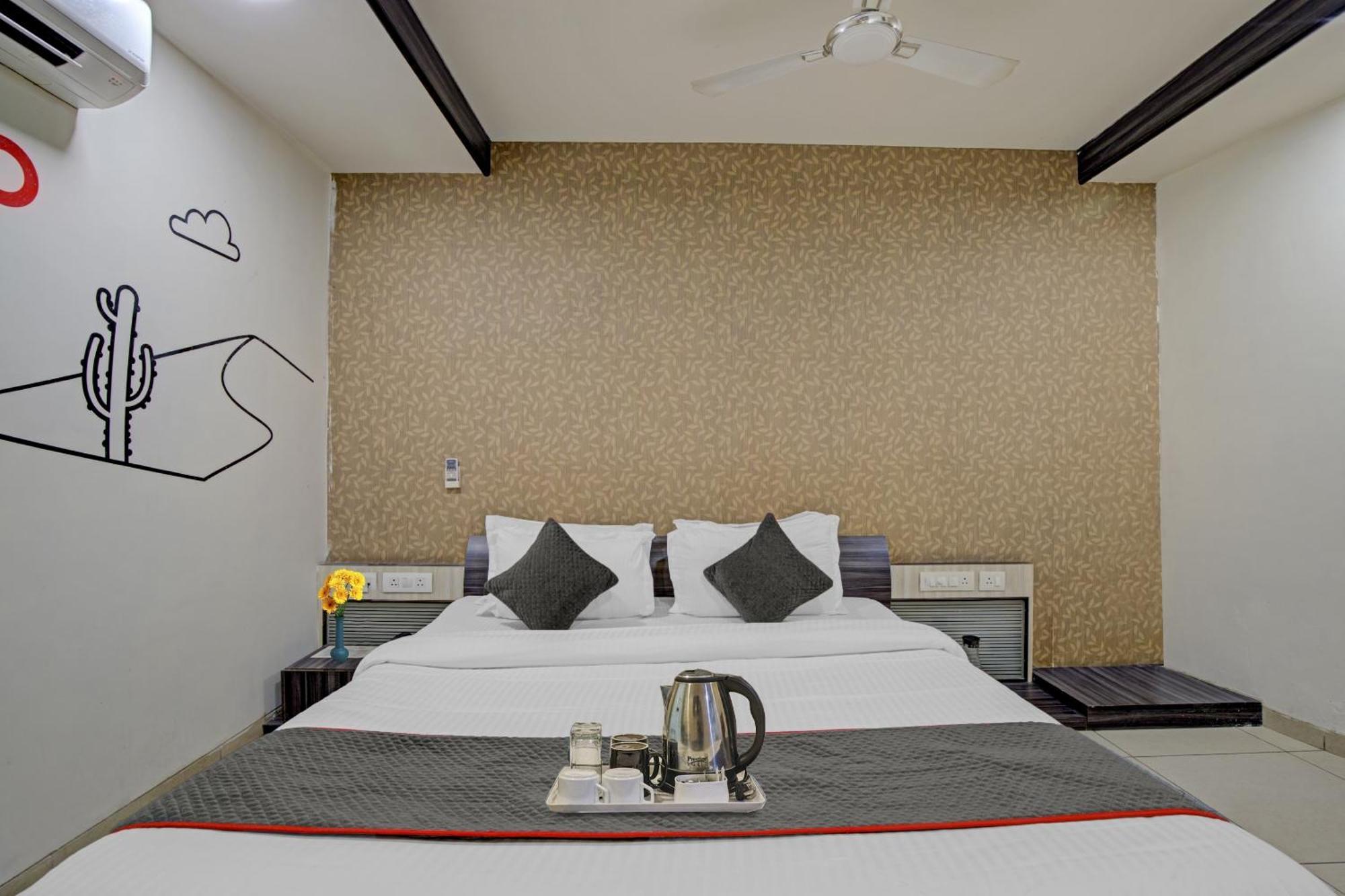 Hotel O The Kia Residency Hotel And Banquet Ahmedabad Bagian luar foto