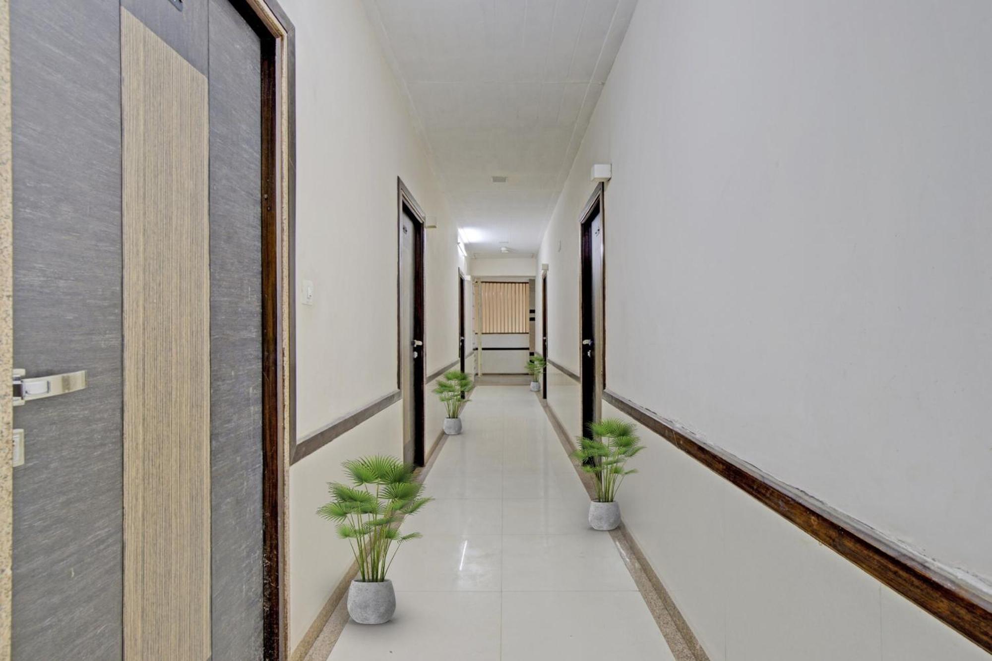 Hotel O The Kia Residency Hotel And Banquet Ahmedabad Bagian luar foto