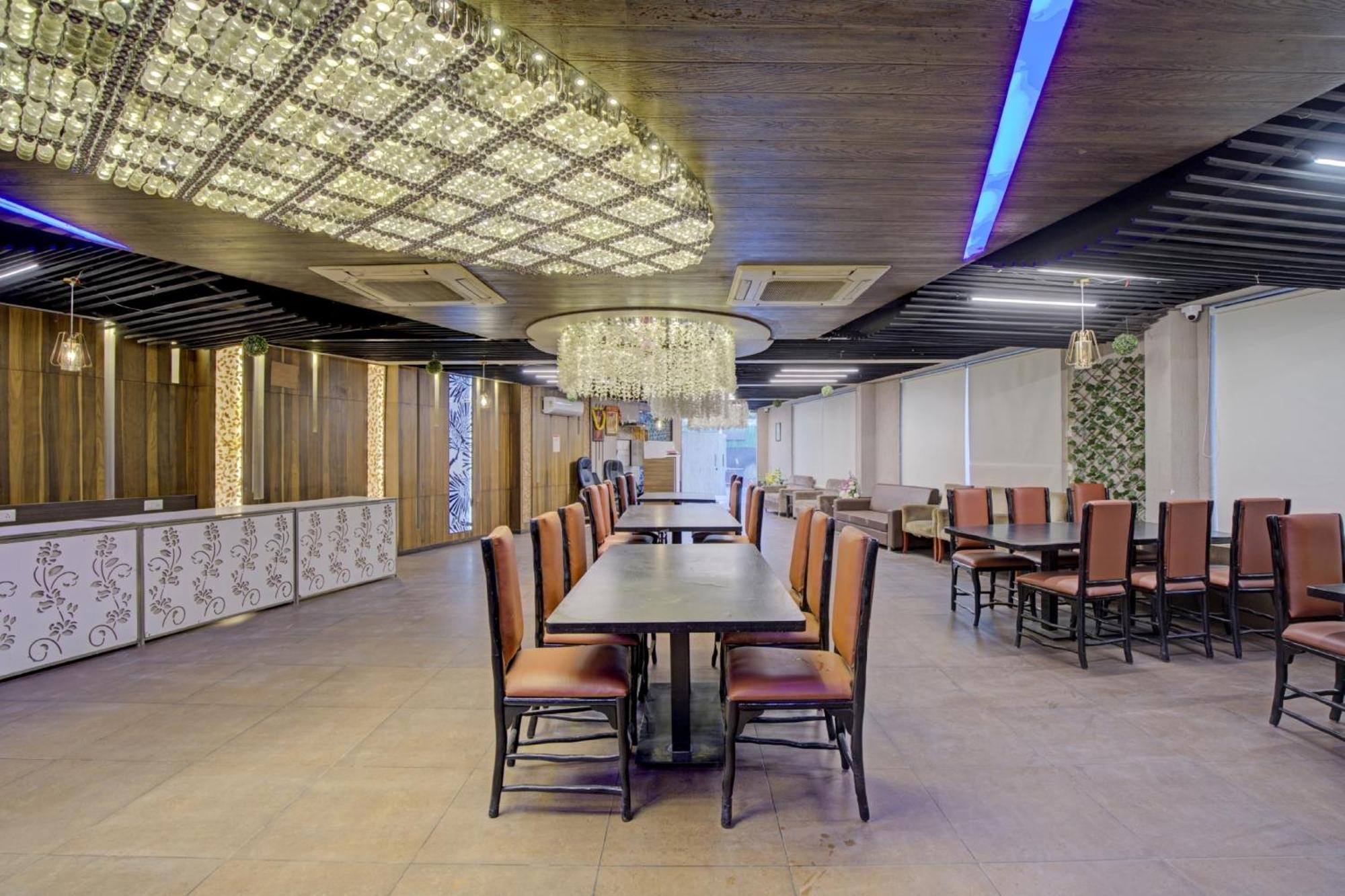 Hotel O The Kia Residency Hotel And Banquet Ahmedabad Bagian luar foto