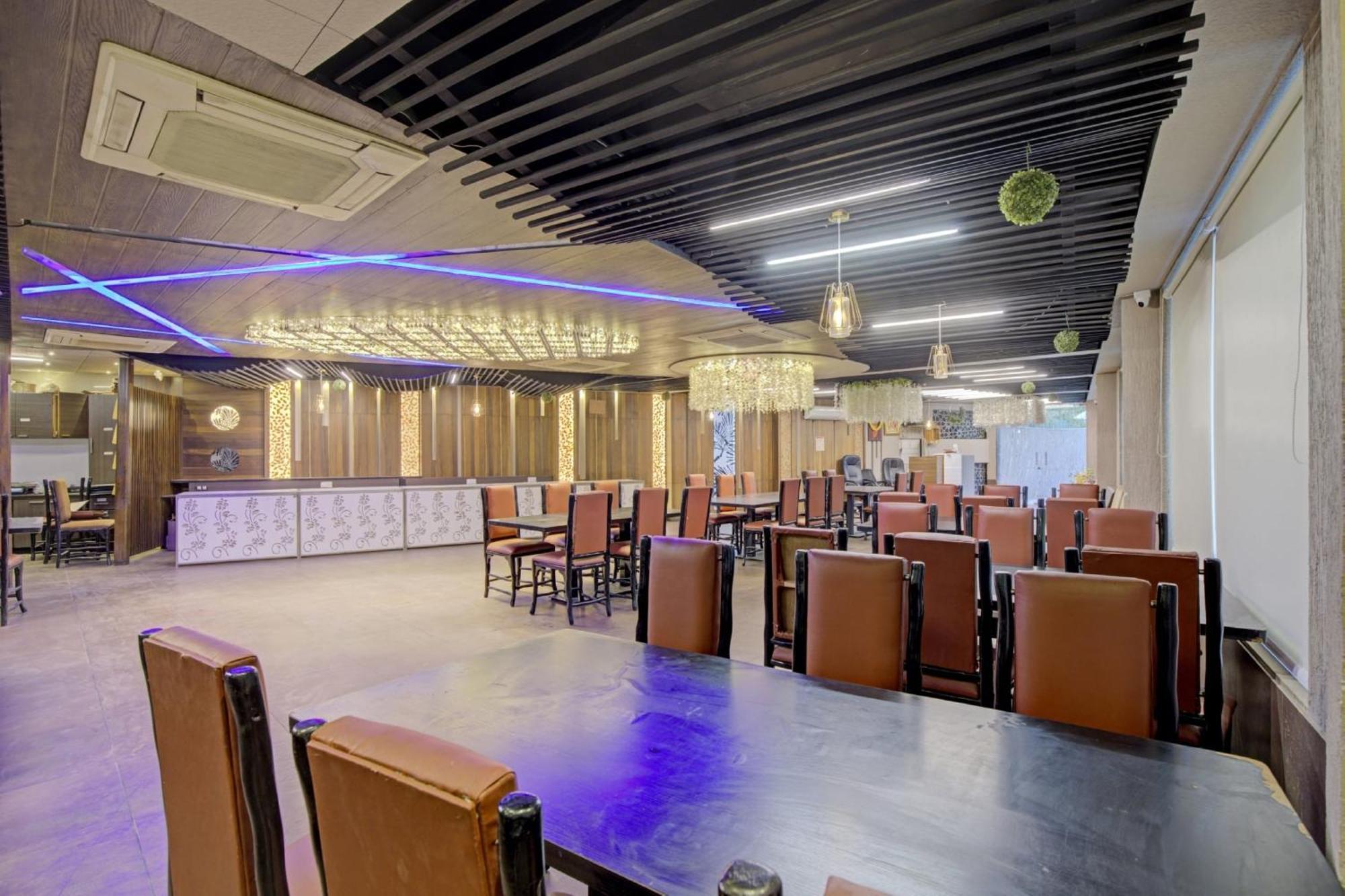 Hotel O The Kia Residency Hotel And Banquet Ahmedabad Bagian luar foto